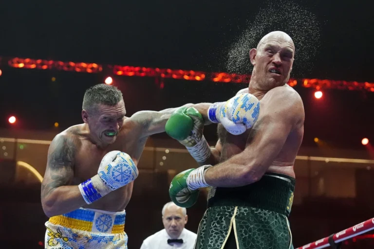 Tyson Fury Oleksandr Usyk Undisputed Heavyweight Champion